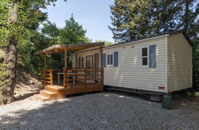 Mobile Home 'F - 1-6 Pers' with Shared Pool, Private Terrace and Shared Garden
