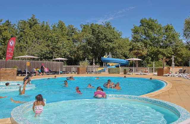 Mobile Home 'La Vie Est Belle' with Shared Pool, Private Terrace and Shared Garden
