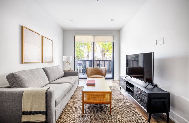 Mod Beverly Grove 2BR w/Courtyard, near West Hollywood, by Blueground