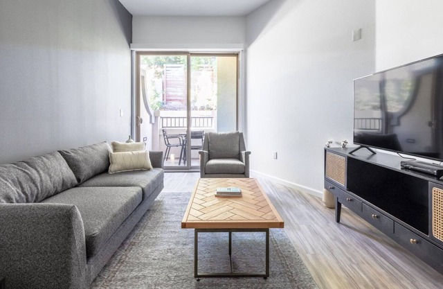 Mod Westchester 1BR w/ Gym, Pool, nr. beach & LAX, by Blueground
