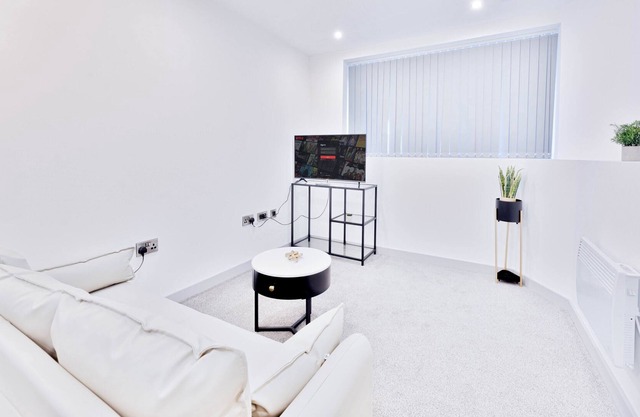 Modern 1 Bed Apartment in Central Wolverhampton