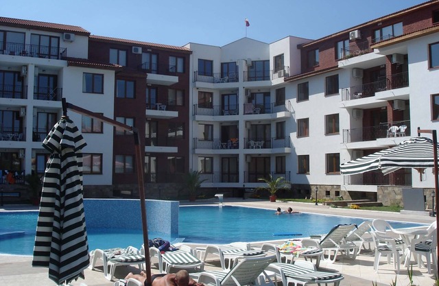 Modern 1 Bed Apartment (Sleeps 4) 80m from Beach Perfect for Couples Or Families