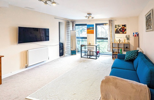 Modern - 1 Bed Flat in Bracknell - near airport
