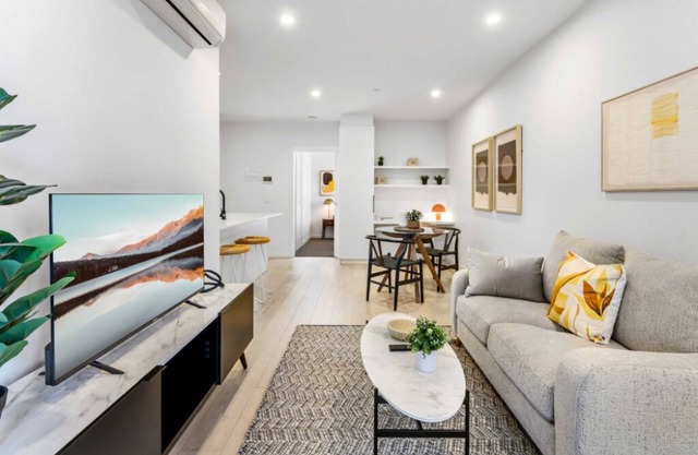 Modern 1-Bedroom Apartment in Delightful Footscray with Wi-Fi and Study Nook