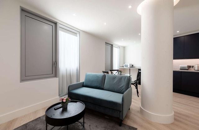 Modern 1-Bedroom Stay in Stratford near to Canary Wharf | Ideal for Business or Leisure