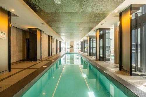 Modern 1Bd & Den Condo with Balcony Lillian St