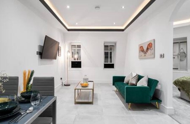 Modern 1BR Apartment Newbury Town Centre