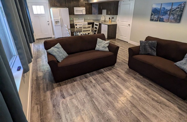Modern 1BR by Silicon Slopes – Workspace & 65” TV