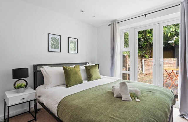 Modern 1BR City Centre