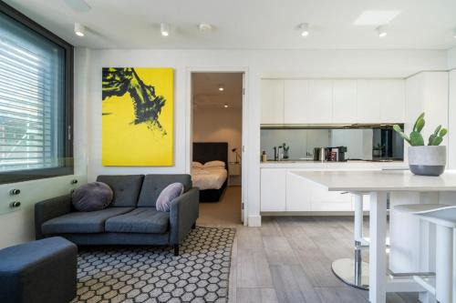 Modern 1BR Top-Level Unit with Keypad Entry in Bondi