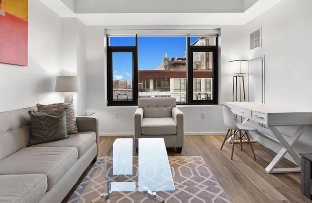 Modern 1BR | Work Desk | WiFi | Close to Hospitals | South End by GLS