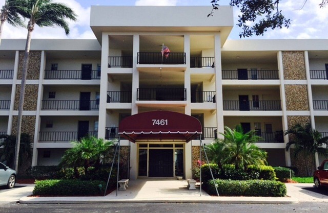 Modern 1st floor Condo with INCREDIBLE view of Palm Aire CC golf course!