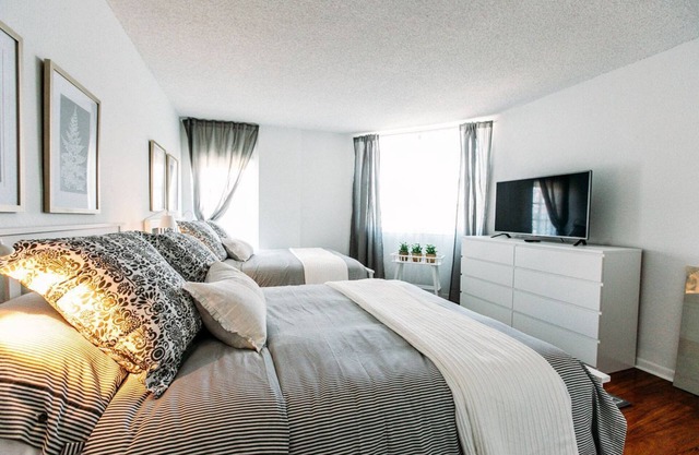 Modern 2 Bed, 2 Bath Gem in Sunny Isles – Prime Location on Collins Ave!