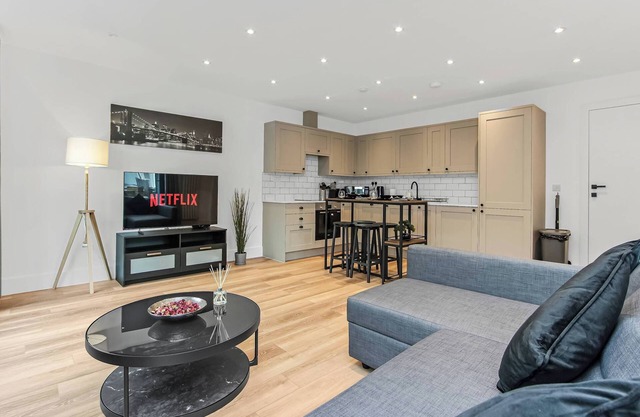 Modern 2 Bedroom Stay | 10Min Walk to East Croydon