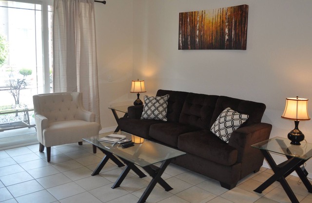 Modern 2 Bedroom - Central Fort Collins, Close to I-25 and Shops