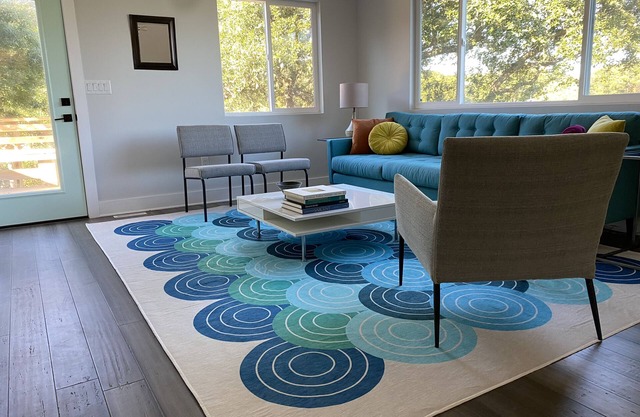 Modern 2 Bedroom with Quick Walk to the Beach, Pet Friendly
