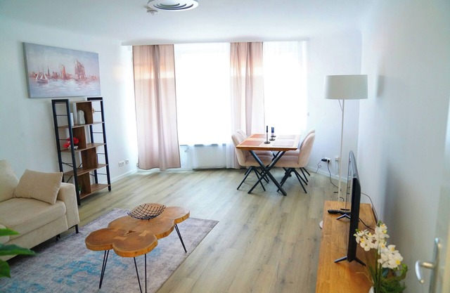 Modern 2-room apartment on the Outer Alster Hamburg - Central location & lake view