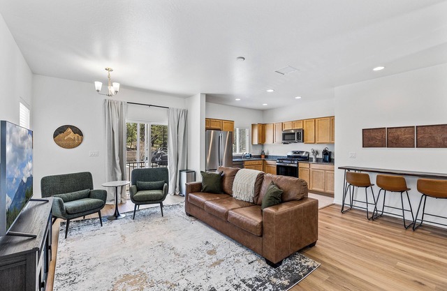 Modern 2BD/2King Sleep-friendly Home, 5min to Downtown. Built in 2024 - all new!