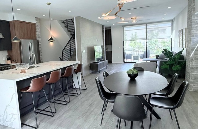 Modern 2BD3.5BA +Bonus room near Universal Studio