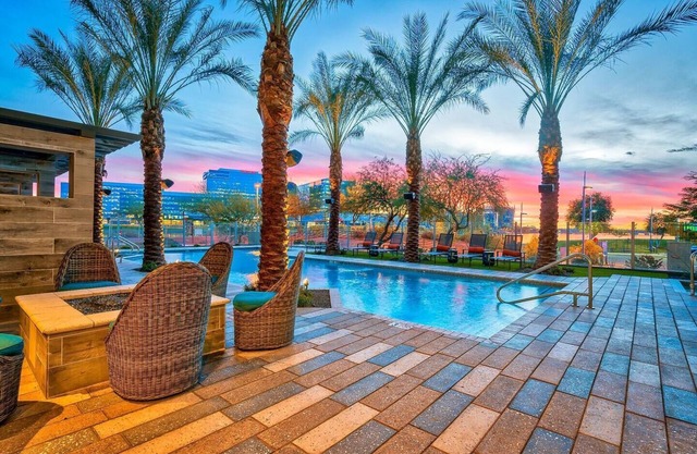 Modern 2BR CozySuites on the Town Lake waterfront! 06