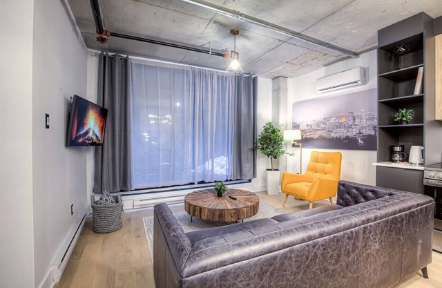 Modern 2BR Suite Patio Old Montreal B1