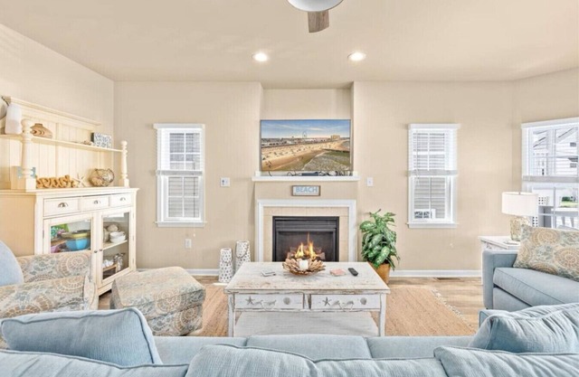 Modern 3 Bedroom w/Parking – Walk to Beach!