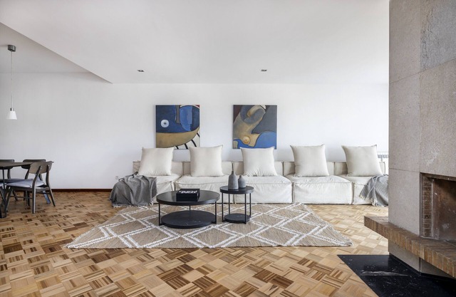 Modern 4-bedroom apartment in Barcelona
