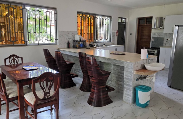 Modern 4-BR Diani villa-ooftop in & Beach Access in Diani Beach ideal for