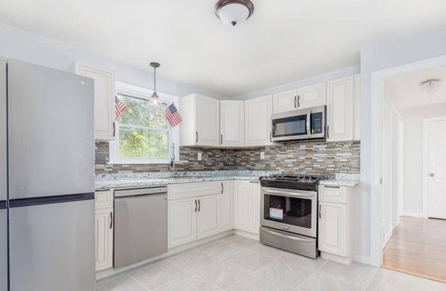 Modern 5 BD Yale New Haven