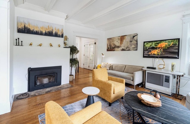 Modern 5-Bedroom Mountain Home W/Stunning VIEWS! 5 Minutes to nBelleayre