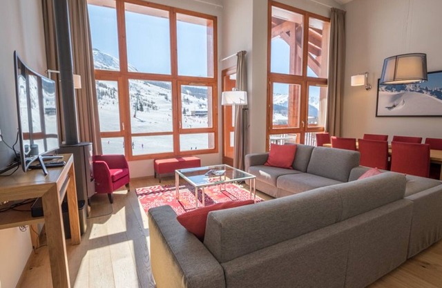 Modern 5-room apartment with pool, spa, gym, parking in Arcs 1800