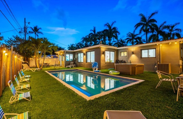 Modern/Amazing Pool/Close To Beach