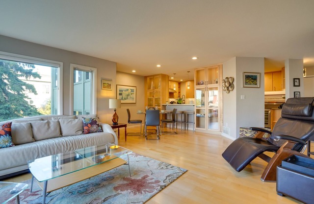 Modern Anchorage Condo - Half-Mi to Downtown!