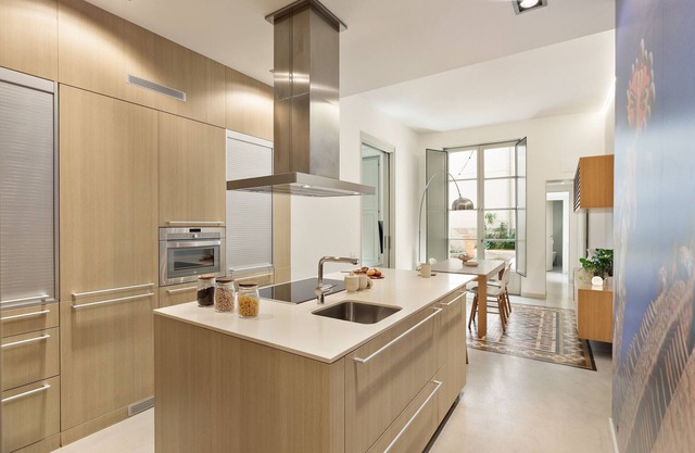 Modern and comfortable apartment with terrace in the heart of the city