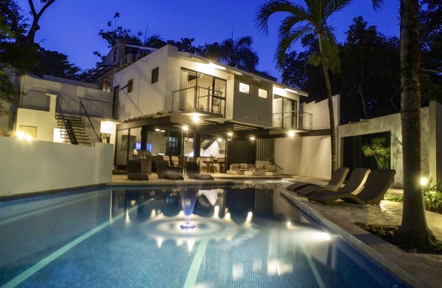 MODERN AND MAGICAL VILLA WALKING DISTANCE FROM THE BEACH!
