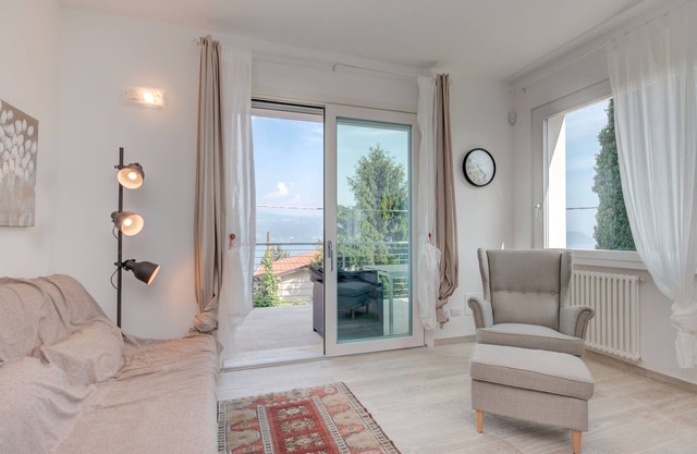 Modern Apartment "Luxury 1" with Roof Terrace and Air Conditioning