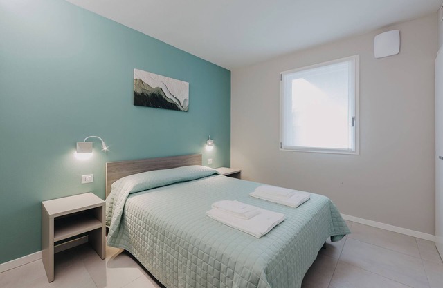 Modern apartment with pool a few steps from Lake Garda