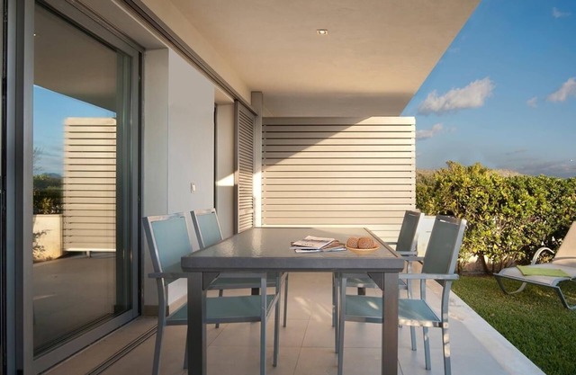 Modern Apartment “Boquer” close to the Beach with Shared Pool