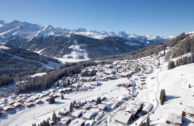Modern Apartment "Chalet Hirsch" with Shared Sauna & Wi-Fi