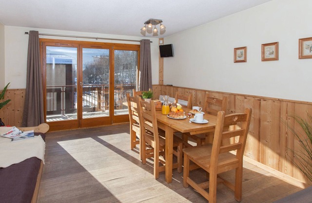 Modern Apartment for 6 · Ski-in/Ski-out · Free WiFi · Briançon Center