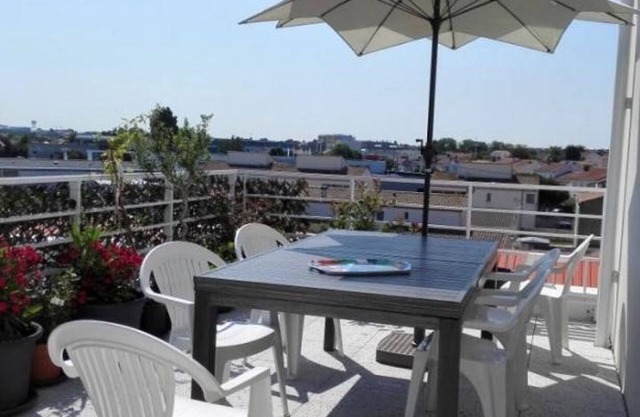 Modern Apartment Near Old Port & Station – Sleeps 6, Terrace, Parking