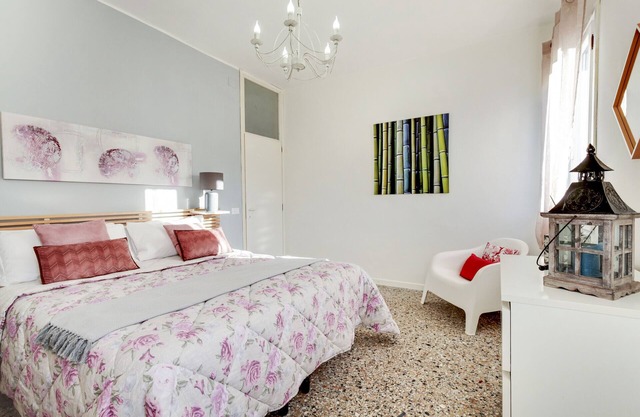 Modern apartment on the second floor with WI-FI and washing machine