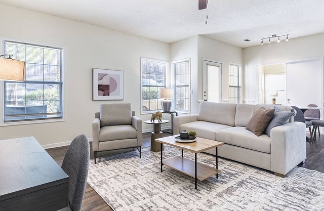 Modern Apartment in Prime Location (ID9136X49)