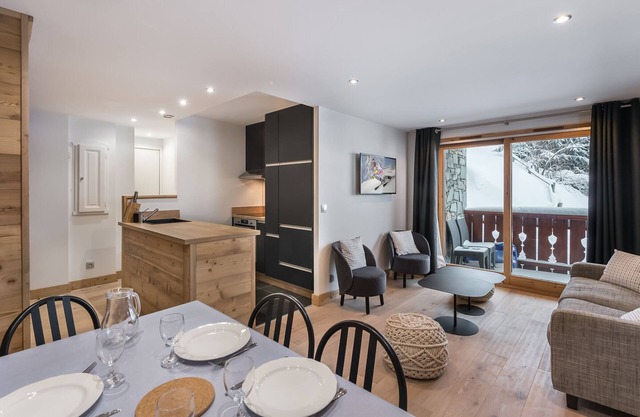 Modern Apartment with Pool Access, Near Slopes and Shops