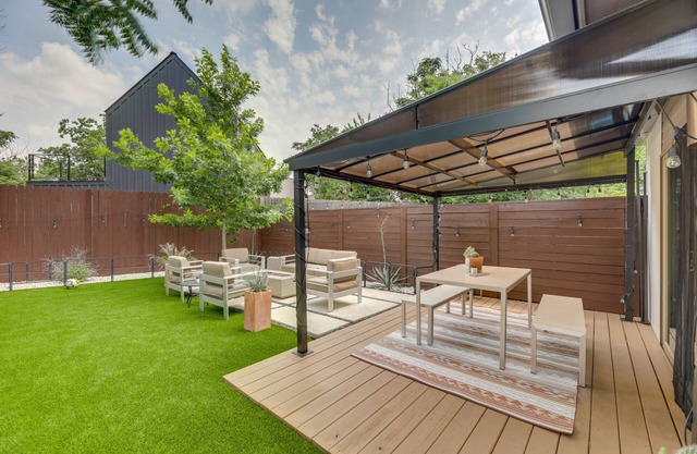 Modern Austin Townhome w/Covered Patio, Balcony!
