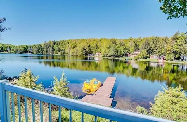 Modern, Bright, High efficiency Four Season Cottage on Gorgeous Lake