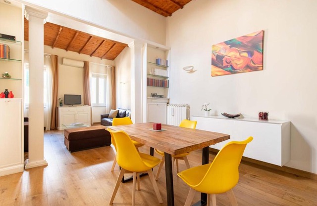 Modern, Bright near Boboli Gardens & Santo Spirito - HomeUnity