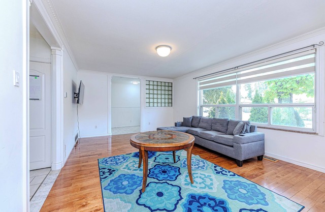 Modern Bungalow Retreat + Free Parking