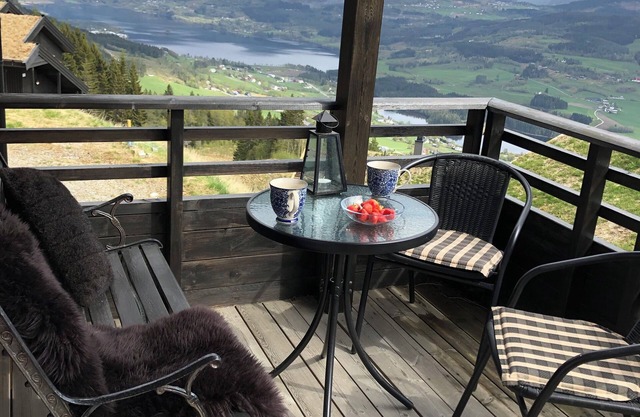 Modern Cabin @Voss, 3 bedr 2 baths 7 beds Sauna Covered balcony + terracen