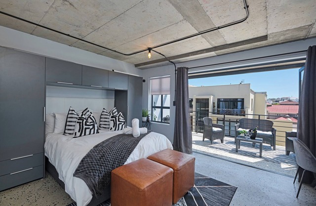 Modern Coastal Escape 2min to Blouberg Beach With Fast WiFi and Power Backup